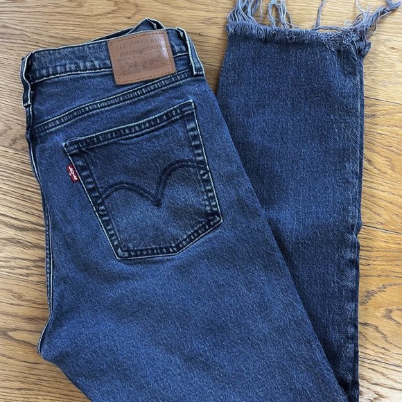 Levi's Wedgie Icon Fit Raw Hem Jeans - Picture 6 of 7